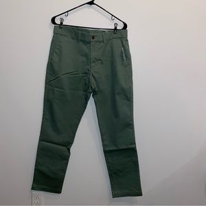 Modern Khakis in Athletic Taper with GapFlex - Spring Olive Green